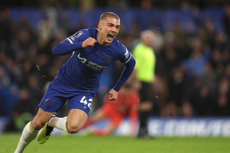 足球英超冬窗“标王”浮现，转会费惊人