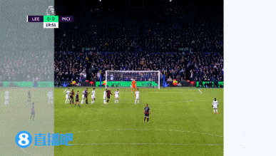 广州小学生观战轮椅篮球赛为运动员加油