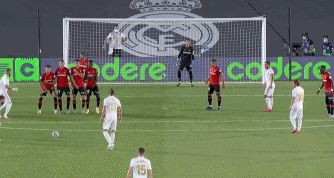 赫迪拉：拜仁从下半场开始就在拖延时间，这不是公平竞赛精神