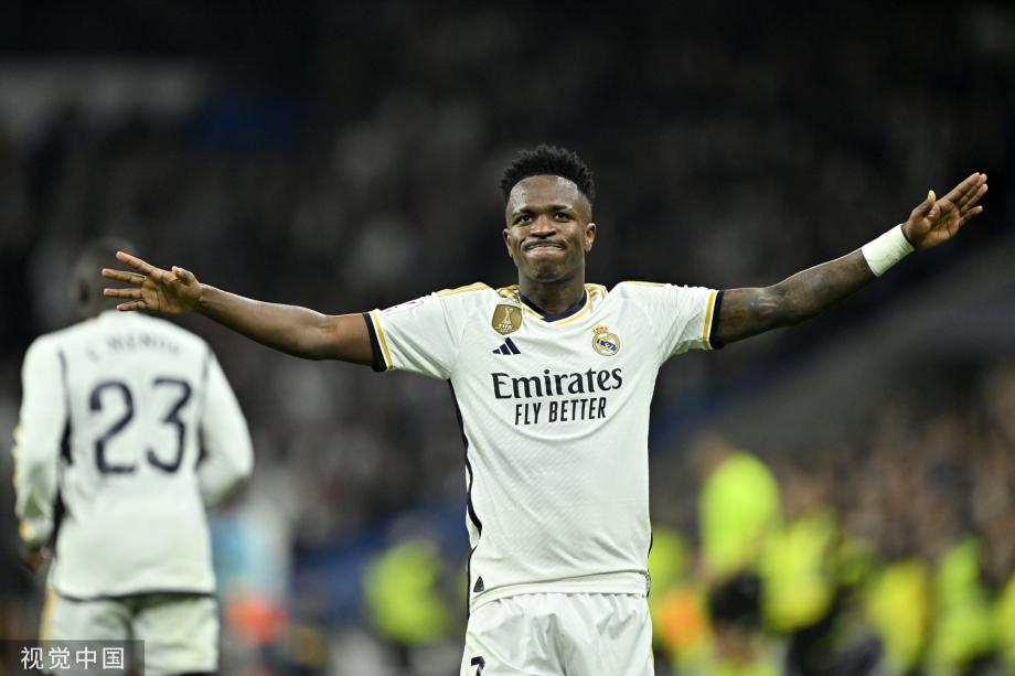 他用扣篮点燃全场