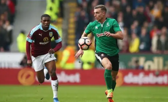 德劳伦蒂斯：在我们这个破主场里，一场只能赚300万欧