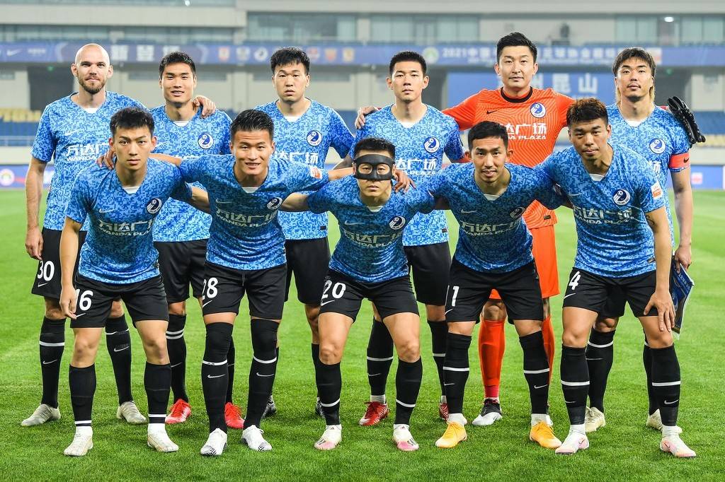 海港vs柔佛半场数据：射门3-12遭碾压，解围数14-5